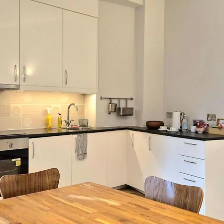 Bright Spacious Centre Flat Apartman *